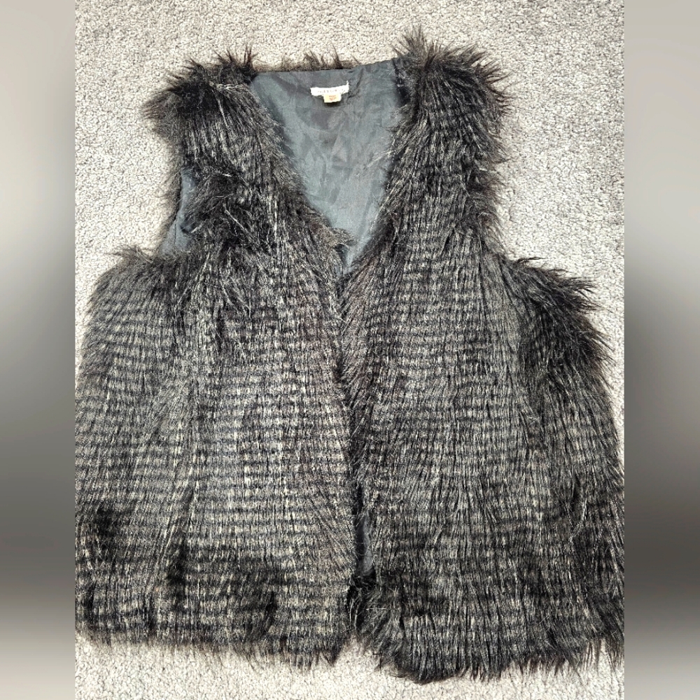 XHILIRATION Faux FUR VEST Women's Size Medium Black Striped Animal Print Trendy